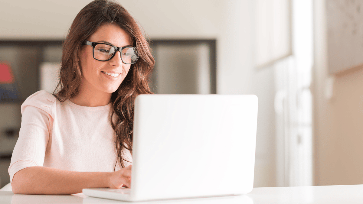 Woman sitting at desk working on her laptop.