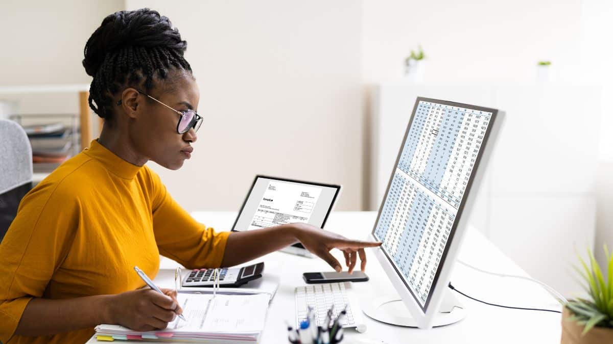 A woman plans a budget on her computer