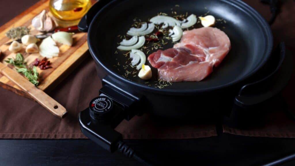 Electric skillet cooking food