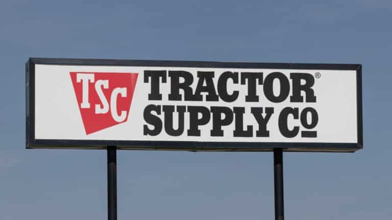 Tall Tractor Supply Co. store sign